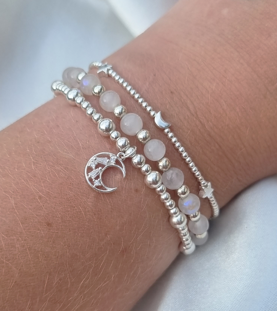 Are Stackable Bracelets In Style?